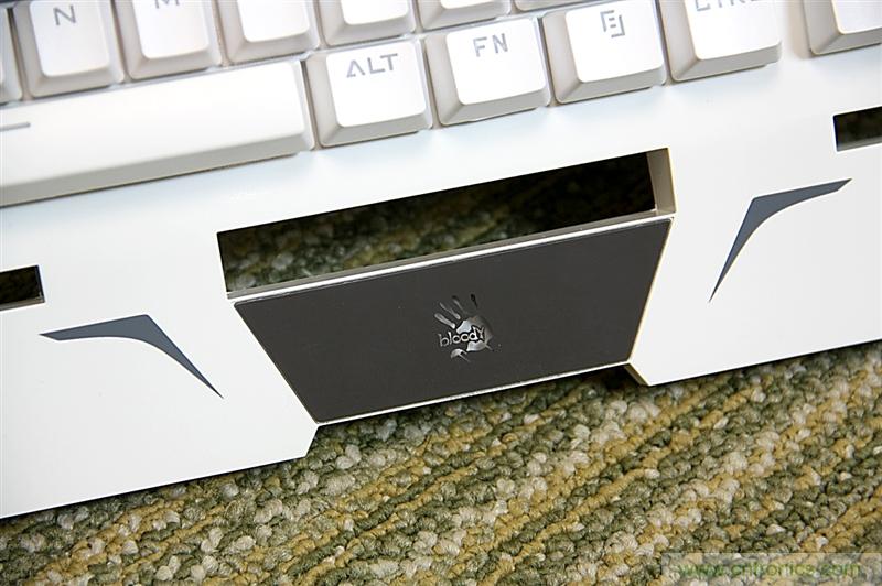 曾經的網吧統治者&mdash;雙飛燕血手幽靈機械鍵盤，真世界最快？