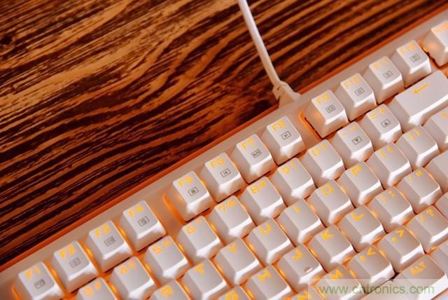 左手寫愛，右手寫他&mdash;&mdash;從此鍵盤鼠標不分家！