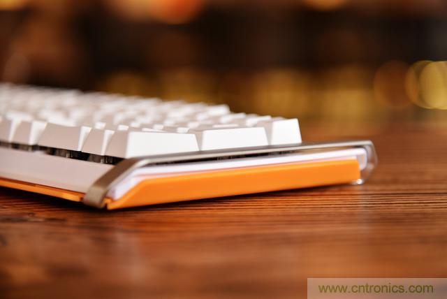 左手寫愛，右手寫他&mdash;&mdash;從此鍵盤鼠標不分家！