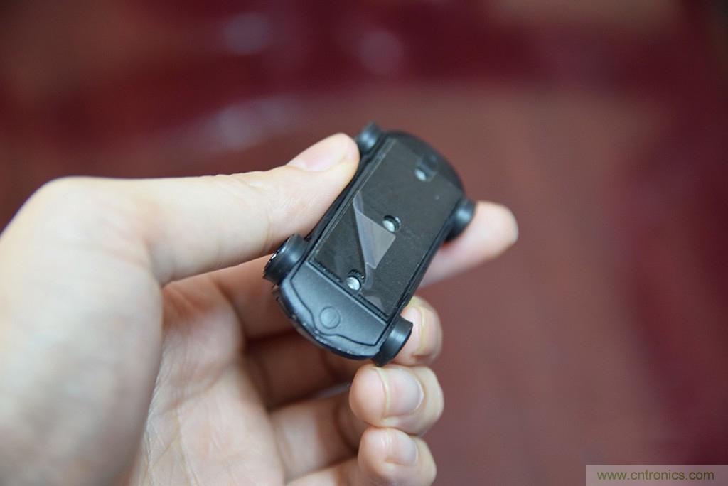 虛擬與現實相結合的飛車遊戲，讓你體驗速度與激情的碰撞！