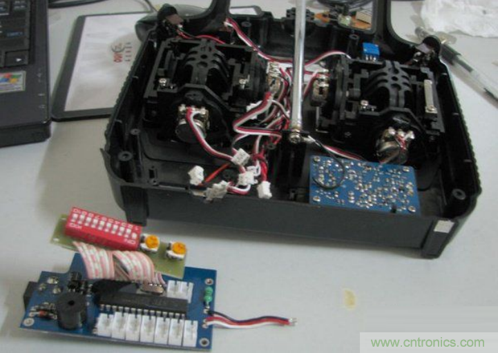 無人機 DIY 製作全過程，酷得不要不要的！