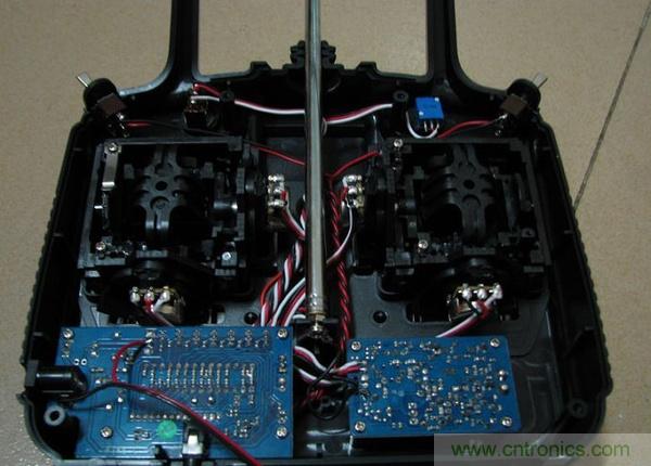 無人機 DIY 製作全過程，酷得不要不要的！