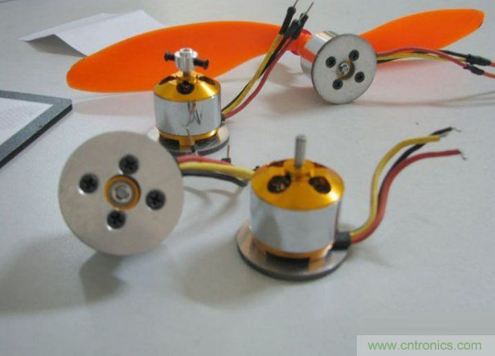 無人機 DIY 製作全過程，酷得不要不要的！