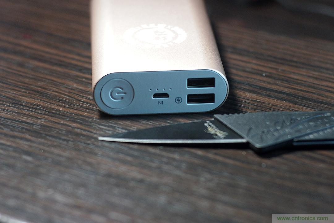 移動電源也玩雙引擎？快到你想象不到