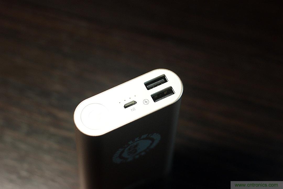 移動電源也玩雙引擎？快到你想象不到