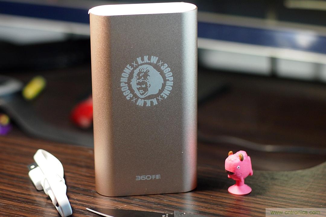 移動電源也玩雙引擎？快到你想象不到