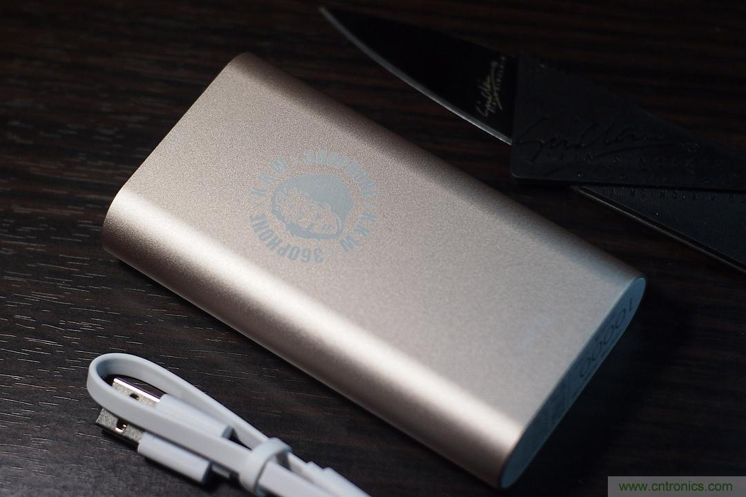 移動電源也玩雙引擎？快到你想象不到