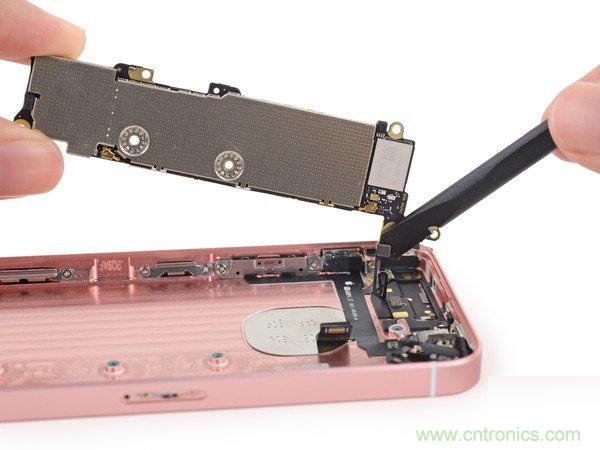 有什麼地方沒有變？iPhone SE真機拆解