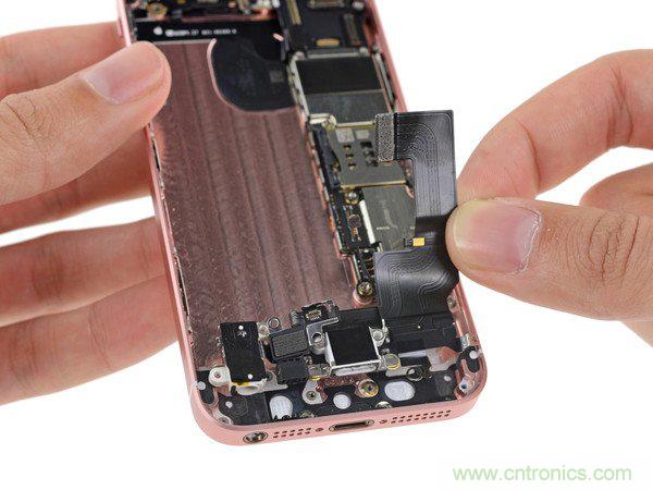 有什麼地方沒有變？iPhone SE真機拆解