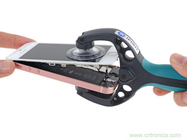 有什麼地方沒有變？iPhone SE真機拆解