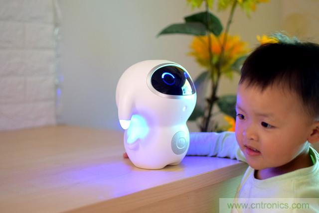&ldquo;爸爸再不陪我，我就長大了&rdquo;&mdash;&mdash;小騰機器人