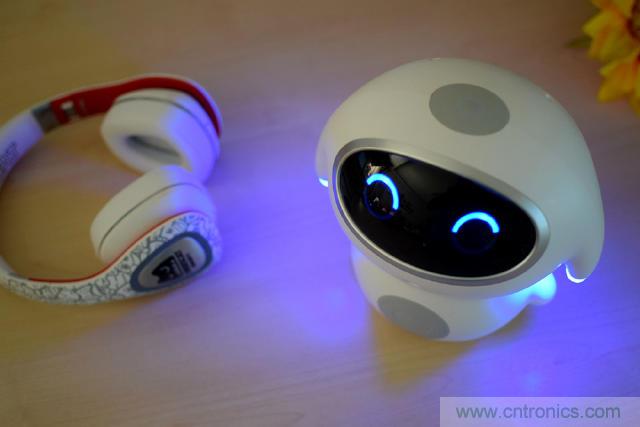 &ldquo;爸爸再不陪我，我就長大了&rdquo;&mdash;&mdash;小騰機器人