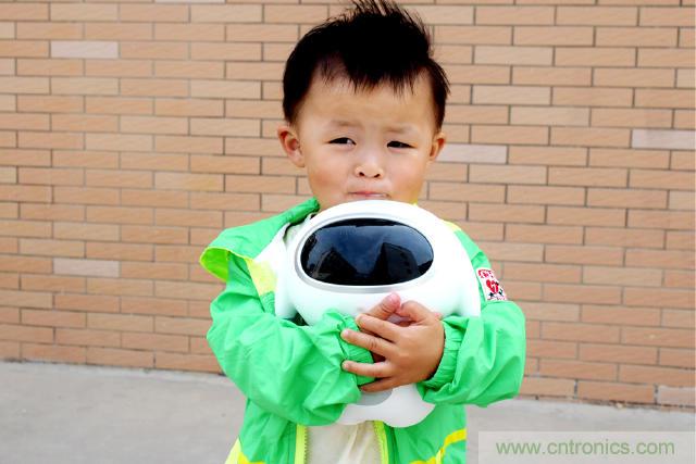 &ldquo;爸爸再不陪我，我就長大了&rdquo;&mdash;&mdash;小騰機器人