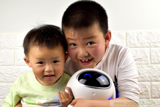 &ldquo;爸爸再不陪我，我就長大了&rdquo;&mdash;&mdash;小騰機器人