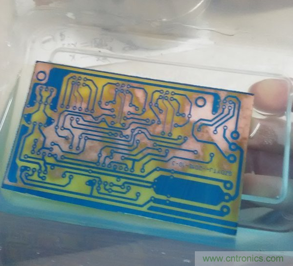 嚐試了四次PCB製作， 最後一發算是成功了