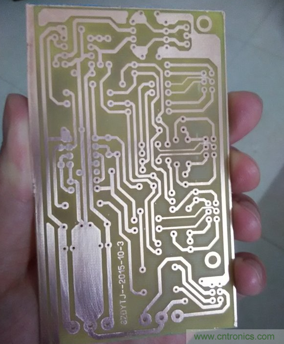 嚐試了四次PCB製作， 最後一發算是成功了