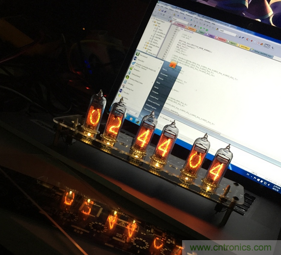 瘋狂技術男DIY了一個輝光時鍾