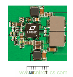 在汽車電子係統中如何選擇多通道同步降壓轉換器？