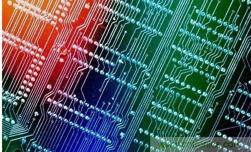 【導讀】對於一個新設計的電路板，調試起來往往會遇到一些困難，特別是當板比較大、元件比較多時，往往無從下手。但如果掌握好一套合理的調試方法，調試起來將會事半功倍。  對於剛拿回來的新PCB板，我們首先要大概觀察一下，板上是否存在問題，例如是否有明顯的裂痕，有無短路、開路等現象。如果有必要的話，可以檢查一下電源跟地線之間的電阻是否足夠大。  然後就是安裝元件了。相互獨立的模塊，如果您沒有把握保證它們工作正常時，最好不要全部都裝上，而是一部分一部分的裝上（對於比較小的電路，可以一次全部裝上），這zhe樣yang容rong易yi確que定ding故gu障zhang範fan圍wei，免mian得de到dao時shi遇yu到dao問wen題ti時shi，無wu從cong下xia手shou。一yi般ban來lai說shuo，可ke以yi把ba電dian源yuan部bu分fen先xian裝zhuang好hao，然ran後hou就jiu上shang電dian檢jian測ce電dian源yuan輸shu出chu電dian壓ya是shi否fou正zheng常chang。如ru果guo在zai上shang電dian時shi您nin沒mei有you太tai大da的de把ba握wo（即使有很大的把握，也建議您加上一個保險絲，以防萬一），可考慮使用帶限流功能的可調穩壓電源。先預設好過流保護電流，然後將穩壓電電源的電壓值慢慢往上調，並監測輸入電流、輸入電壓以及輸出電壓。如果往上調的過程中，沒有出現過流保護等問題，且輸出電壓也達到了正常，則說明電源部分OK。反之，則要斷開電源，尋找故障點，並重複上述步驟，直到電源正常為止。  接下來逐漸安裝其它模塊，每安裝好一個模塊，就上電測試一下，上電時也是按照上麵的步驟，以避免因為設計錯誤或/和安裝錯誤而導致過流而燒壞元件。  PCB   尋找故障的辦法一般有下麵幾種：  ①測ce量liang電dian壓ya法fa。首shou先xian要yao確que認ren的de是shi各ge芯xin片pian電dian源yuan引yin腳jiao的de電dian壓ya是shi否fou正zheng常chang，其qi次ci檢jian查zha各ge種zhong參can考kao電dian壓ya是shi否fou正zheng常chang，另ling外wai還hai有you各ge點dian的de工gong作zuo電dian壓ya是shi否fou正zheng常chang等deng。例li如ru，一yi般ban的de矽gui三san極ji管guan導dao通tong時shi，BE結電壓在0.7V左右，而CE結電壓則在0.3V左右或者更小。如果一個三極管的BE結電壓大於0.7V（特殊三極管除外，例如達林頓管等），可能就是BE結就開路。  ②信xin號hao注zhu入ru法fa。將jiang信xin號hao源yuan加jia至zhi輸shu入ru端duan，然ran後hou依yi次ci往wang後hou測ce量liang各ge點dian的de波bo形xing，看kan是shi否fou正zheng常chang，以yi找zhao到dao故gu障zhang點dian。有you時shi我wo們men也ye會hui用yong更geng簡jian單dan的de辦ban法fa，例li如ru用yong手shou握wo一yi個ge鑷nie子zi，去qu碰peng觸chu各ge級ji的de輸shu入ru端duan，看kan輸shu出chu端duan是shi否fou有you反fan應ying，這zhe在zai音yin頻pin、視頻等放大電路中常使用（但要注意，熱底板的電路或者電壓高的電路，不能使用此法，否則可能會導致觸電）。如果碰前一級沒有反應，而碰後一級有反應，則說明問題出在前一級，應重點檢查。  ③當然，還有很多其它的尋找故障點的方法，例如看、聽、聞、摸等。&ldquo;看&rdquo;就是看元件有無明顯的機械損壞，例如破裂、燒黑、變形等;&ldquo;聽&rdquo;就是聽工作聲音是否正常，例如一些不該響的東西在響，該響的地方不響或者聲音不正常等;&ldquo;聞&rdquo;就是檢查是否有異味，例如燒焦的味道、電容電解液的味道等，對於一個有經驗的電子維修人員來說，對這些氣味是很敏感的;&ldquo;摸&rdquo;就jiu是shi用yong手shou去qu試shi探tan器qi件jian的de溫wen度du是shi否fou正zheng常chang，例li如ru太tai熱re，或huo者zhe太tai涼liang。一yi些xie功gong率lv器qi件jian，工gong作zuo起qi來lai時shi會hui發fa熱re，如ru果guo摸mo上shang去qu是shi涼liang的de，則ze基ji本ben上shang可ke以yi判pan斷duan它ta沒mei有you工gong作zuo起qi來lai。但dan如ru果guo不bu該gai熱re的de地di方fang熱re了le或huo者zhe該gai熱re的de地di方fang太tai熱re了le，那na也ye是shi不bu行xing的de。一yi般ban的de功gong率lv三san極ji管guan、穩壓芯片等，工作在70度以下是完全沒問題的。70度大概是怎樣的一個概念呢？如果你將手壓上去，可以堅持三秒鍾以上，就說明溫度大概在70度以下（注意要先試探性的去摸，千萬別把手燙傷了）。  好(hao)了(le)，關(guan)於(yu)調(tiao)試(shi)的(de)問(wen)題(ti)，我(wo)們(men)今(jin)天(tian)就(jiu)暫(zan)時(shi)講(jiang)這(zhe)麼(me)多(duo)，如(ru)果(guo)想(xiang)要(yao)了(le)解(jie)更(geng)多(duo)的(de)調(tiao)試(shi)方(fang)法(fa)和(he)經(jing)驗(yan)，可(ke)以(yi)去(qu)找(zhao)一(yi)些(xie)家(jia)用(yong)電(dian)器(qi)維(wei)修(xiu)的(de)書(shu)來(lai)看(kan)看(kan)，一(yi)個(ge)好(hao)的(de)設(she)計(ji)人(ren)員(yuan)，首(shou)先(xian)應(ying)該(gai)是(shi)一(yi)個(ge)好(hao)的(de)維(wei)修(xiu)人(ren)員(yuan)。