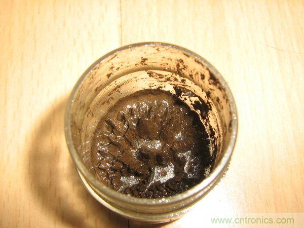 藝術源於生活，用生活中的物件也能製作磁流體