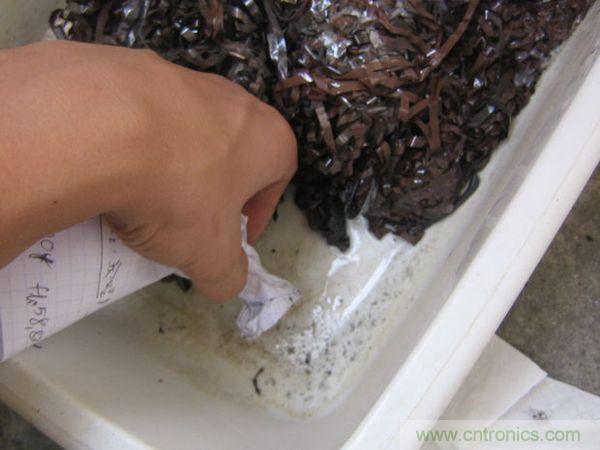 藝術源於生活，用生活中的物件也能製作磁流體