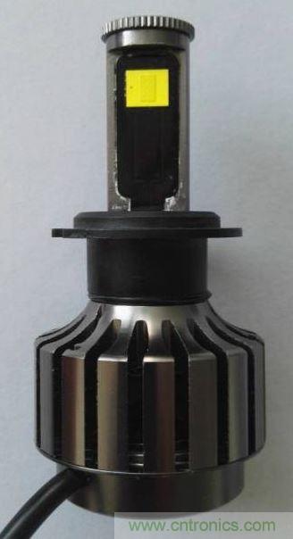 用深圳大道半導體製造的CSP-COBs 改裝圖四所示的用大功率LEDs 製造的汽車前大燈。【拍攝自改裝的外購產品】