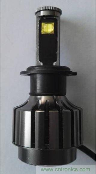 采用大功率陶瓷基LEDs 製造的汽車前大燈燈泡。