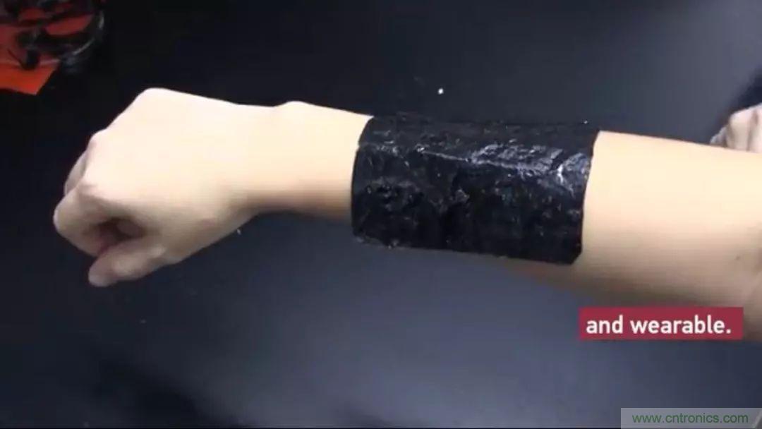 可穿戴技術新突破：形狀可定製的織物超級電容