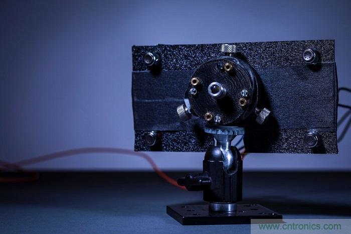 室內激光無線充電新技術亮相，可媲美傳統 USB 線纜