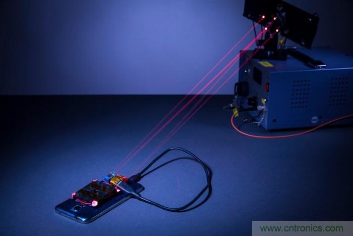 室內激光無線充電新技術亮相，可媲美傳統 USB 線纜