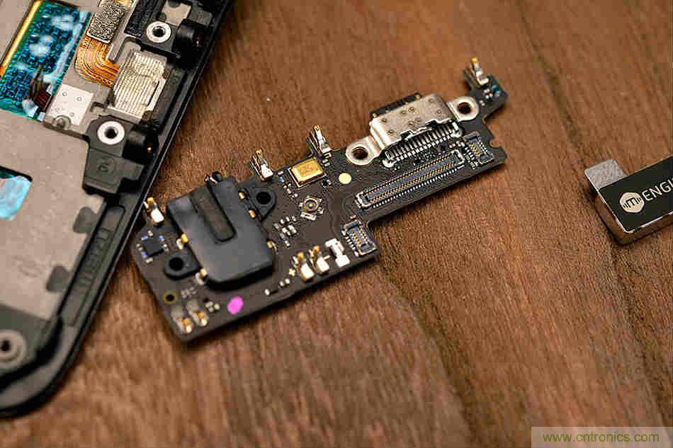 拆解魅族15 Plus：玩轉了新概念，但其工藝究竟如何？