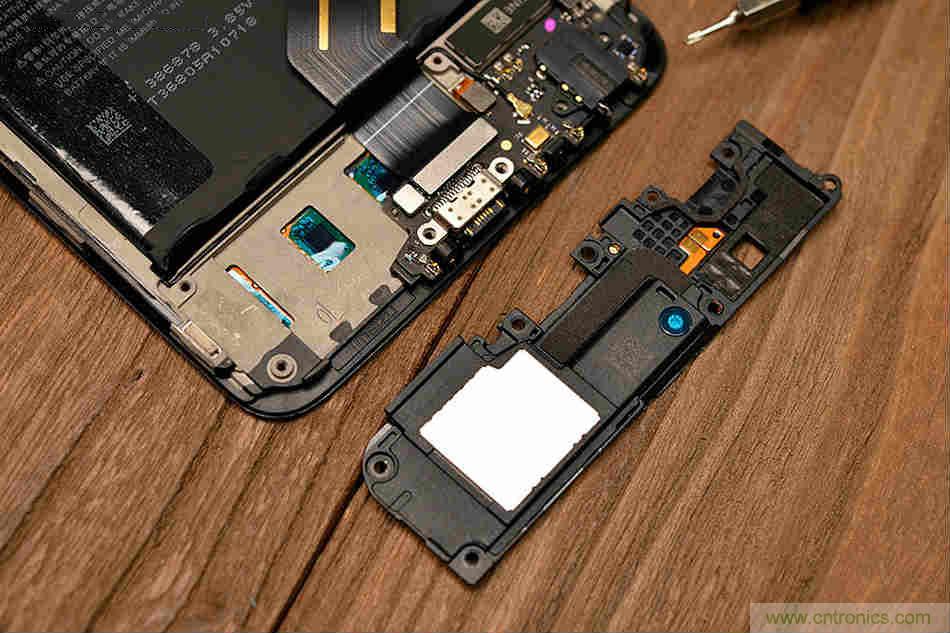 拆解魅族15 Plus：玩轉了新概念，但其工藝究竟如何？