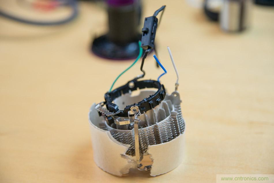 拆解戴森吹風機：近三千元的價格貴在哪？