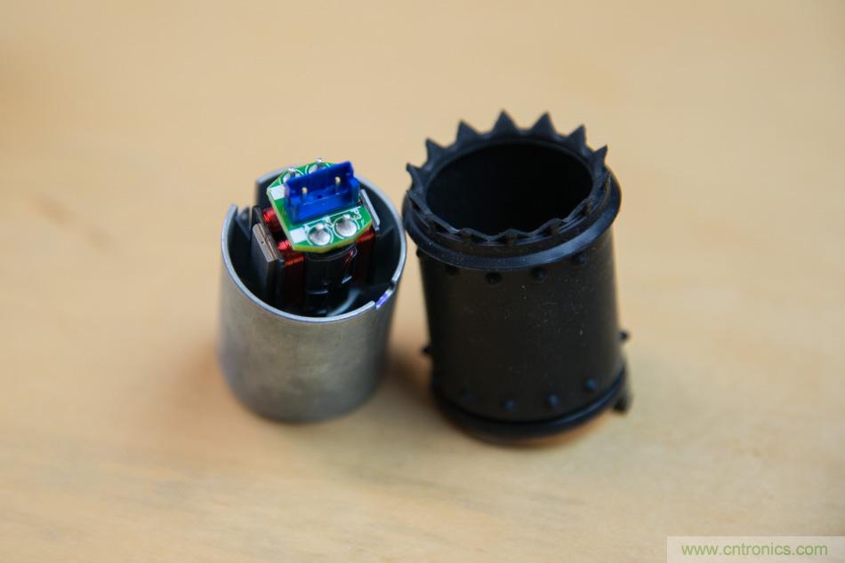 拆解戴森吹風機：近三千元的價格貴在哪？