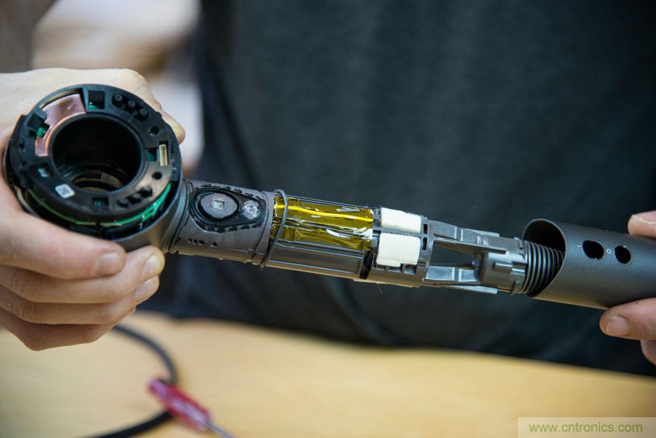 拆解戴森吹風機：近三千元的價格貴在哪？