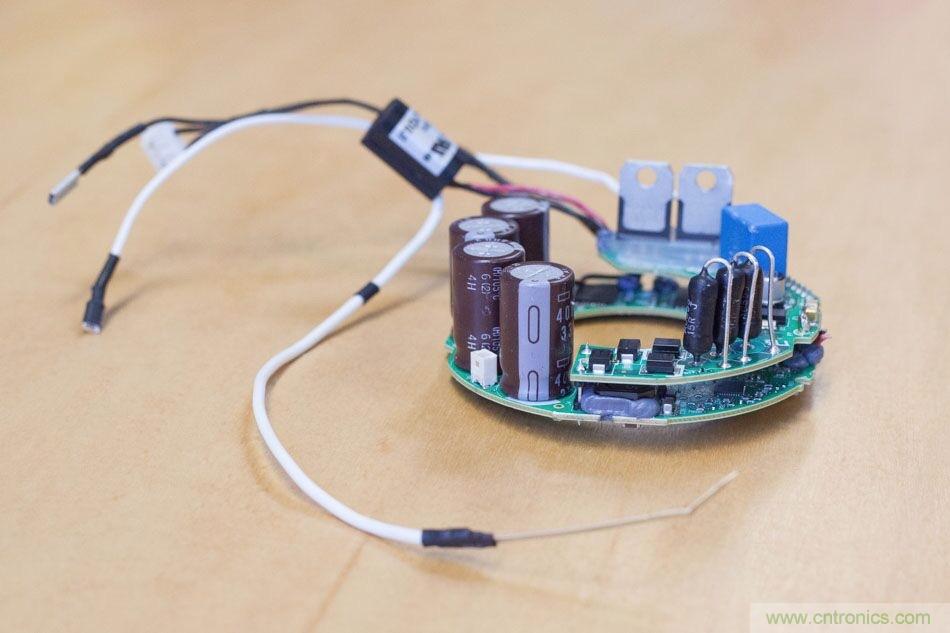 拆解戴森吹風機：近三千元的價格貴在哪？