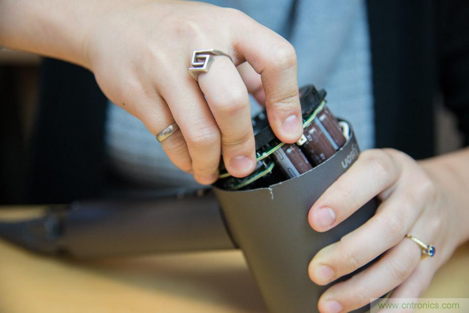 拆解戴森吹風機：近三千元的價格貴在哪？