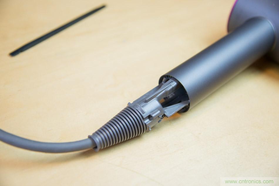 拆解戴森吹風機：近三千元的價格貴在哪？