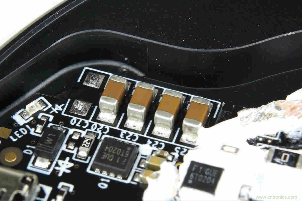 拆解對比：係出同門，小米、紫米無線充電器的差別有多大？