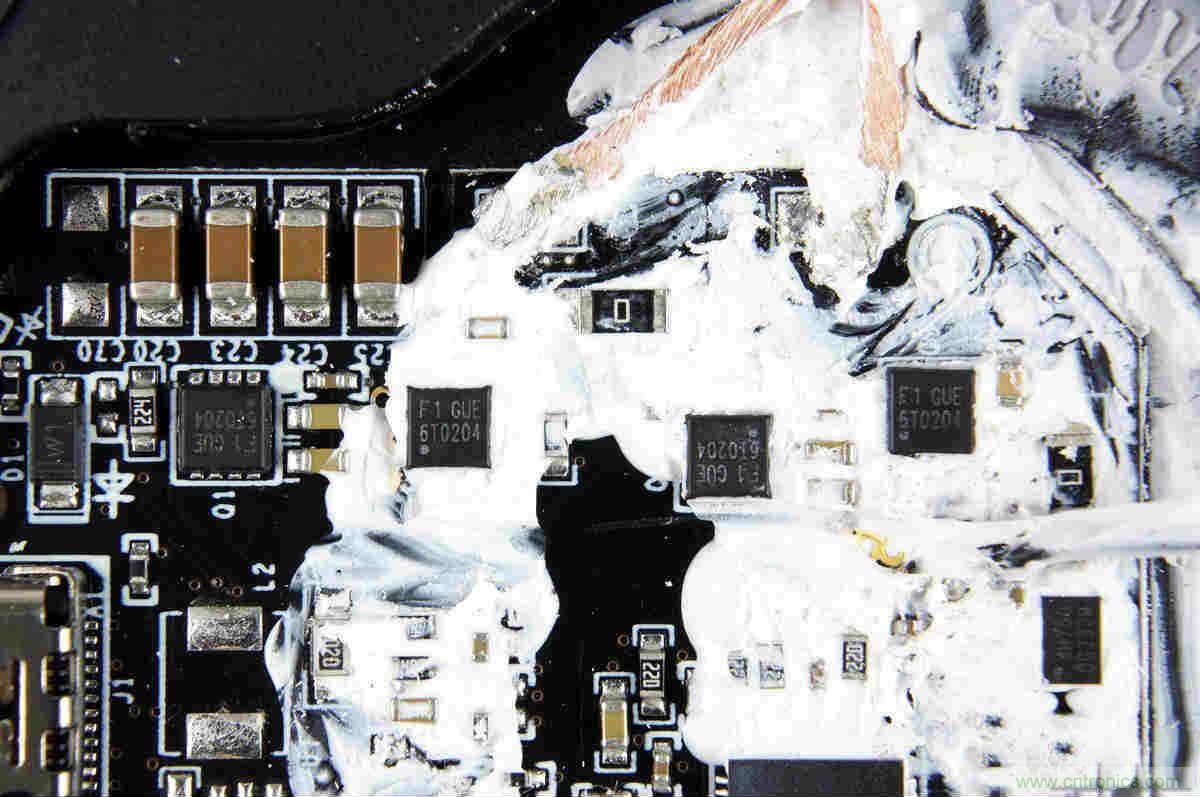 拆解對比：係出同門，小米、紫米無線充電器的差別有多大？