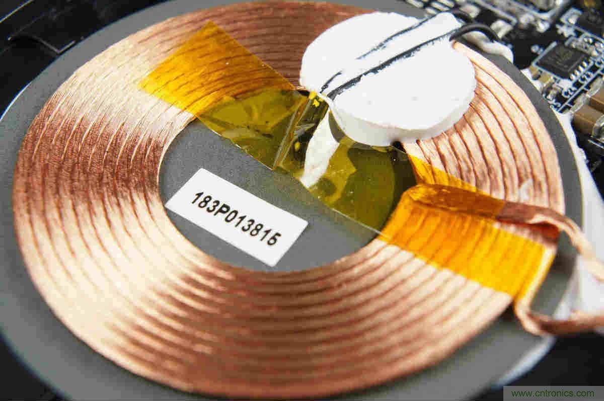 拆解對比：係出同門，小米、紫米無線充電器的差別有多大？