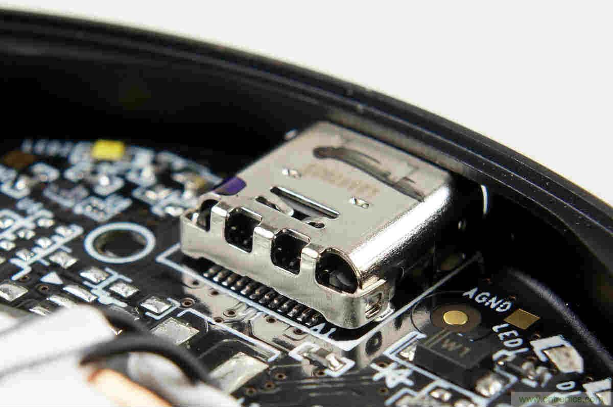 拆解對比：係出同門，小米、紫米無線充電器的差別有多大？