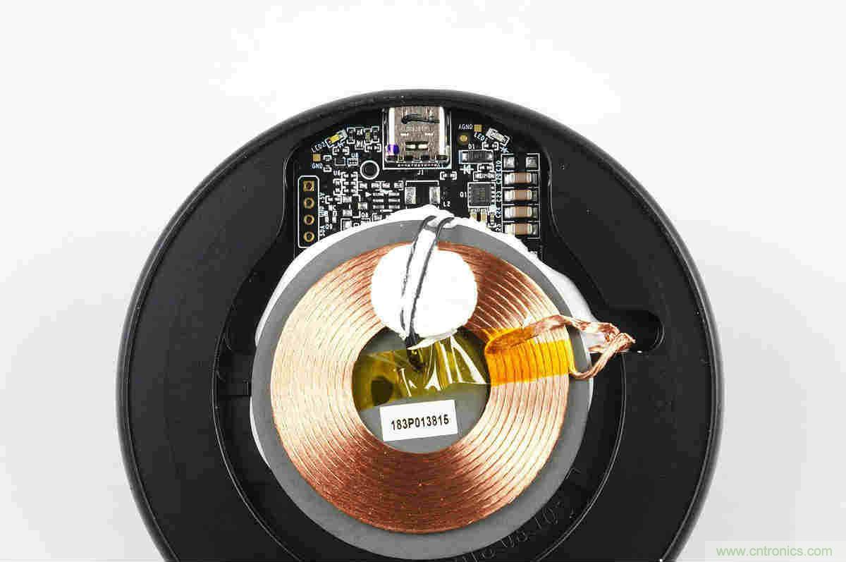 拆解對比：係出同門，小米、紫米無線充電器的差別有多大？