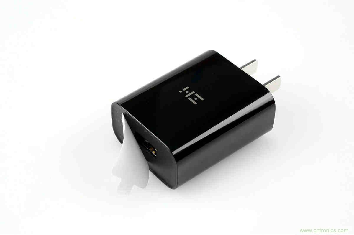 拆解對比：係出同門，小米、紫米無線充電器的差別有多大？