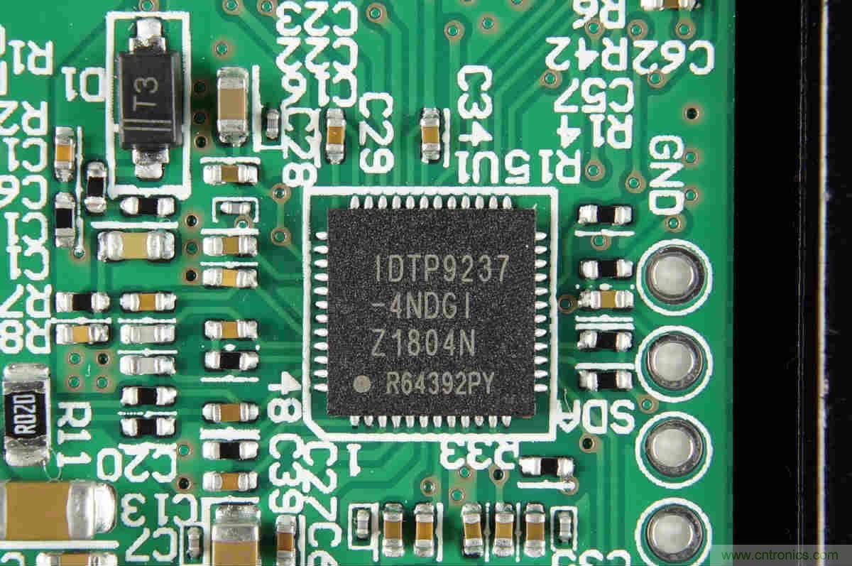 拆解對比：係出同門，小米、紫米無線充電器的差別有多大？
