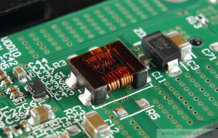 拆解對比：係出同門，小米、紫米無線充電器的差別有多大？