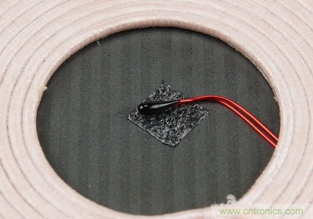 拆解對比：係出同門，小米、紫米無線充電器的差別有多大？