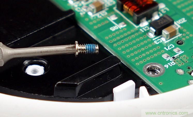 拆解對比：係出同門，小米、紫米無線充電器的差別有多大？