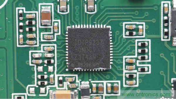 拆解華為保時捷設計快充無線充電器：憑啥能賣699？