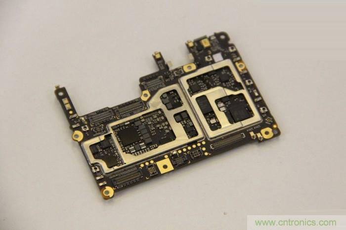 堅果R1拆解：內部設計究竟如何？